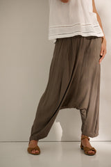 Asanas-Pants-Dark-Taupe-Sunshine-Top-White-1401-LOW