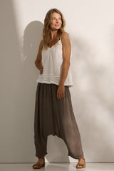 Asanas Pants Dark Taupe Sunshine Top White 1360 LOW Edit