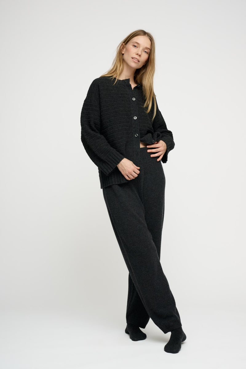 Dora Yours Charcoal 926 LOW