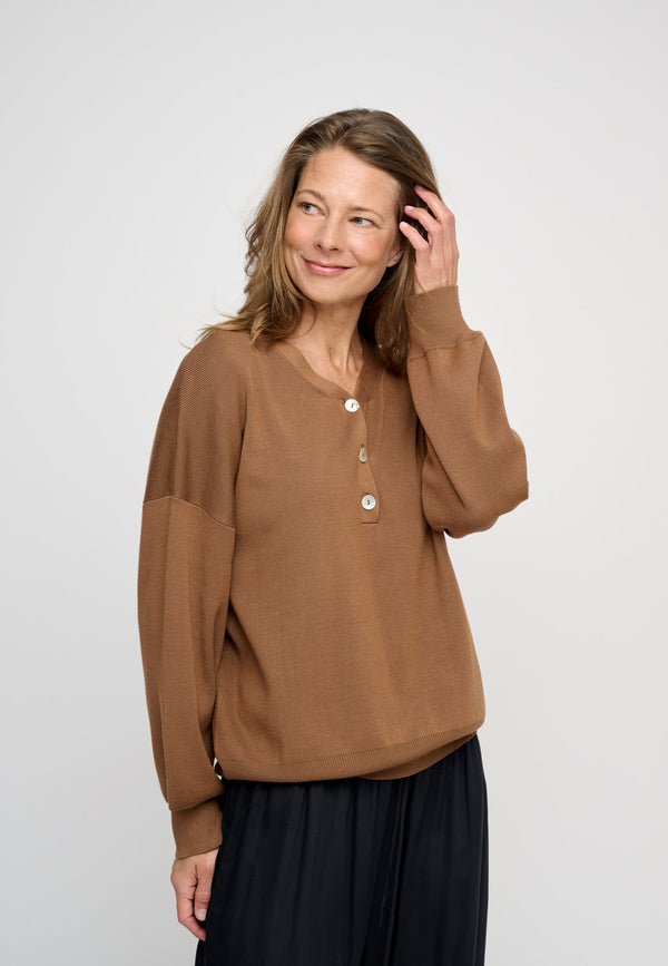 About V Neck Camel 208 LOW